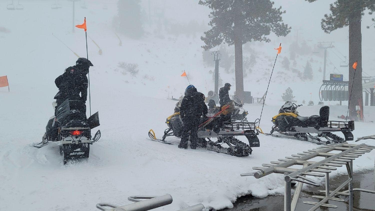 加州太浩湖滑雪场发生雪崩 致1死1伤