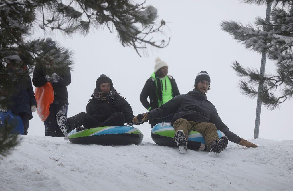 冬季风暴周一晚降临  气温跌至冰点  预计降雪3英寸